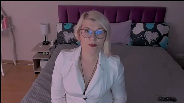 sabrinamacmarren online show from February 26, 2025, 4:24 pm