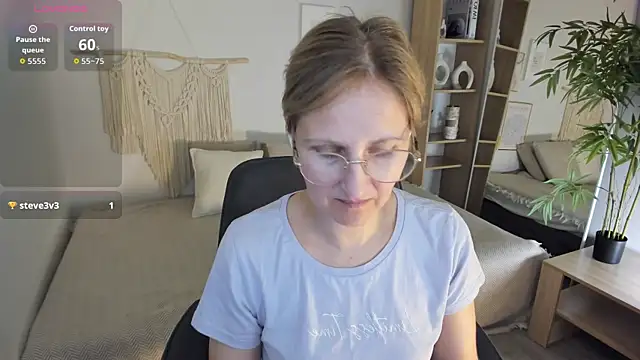 Paris Cherry online show from September 21, 2025, 7:48 pm