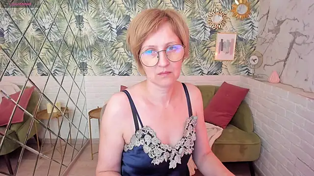Snapshot of Paris_Cherry chatting on May 31, 2026, 6:04 pm Paris Cherry online show from May 31, 2026, 6:04 pm