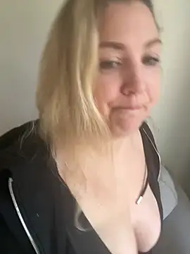 Snapshot of Anna_Alexa chatting on January 28, 2025, 8:25 am Anna Alexa online show from January 28, 2025, 8:25 am