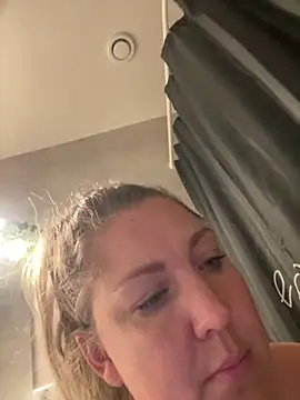 Snapshot of Anna_Alexa chatting on December 3, 2025, 8:51 pm Anna Alexa online show from December 3, 2025, 8:51 pm