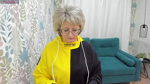 EvelynJoyful online show from March 11, 2025, 5:16 am