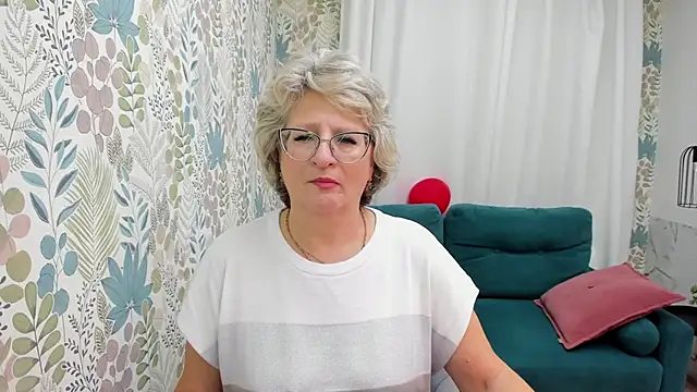 EvelynJoyful online show from September 10, 2025, 6:35 am