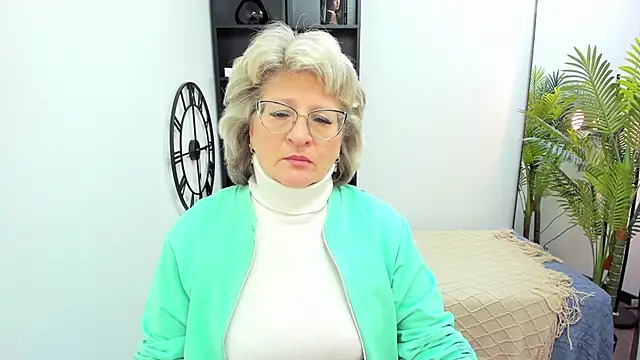 EvelynJoyful online show from January 13, 2026, 5:24 am