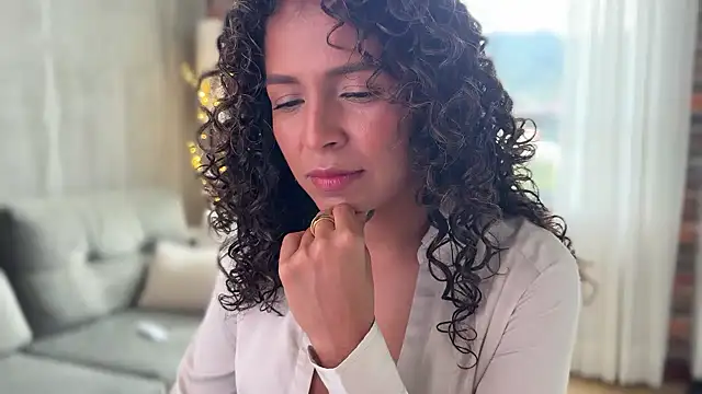 illaroom online show from December 13, 2024, 6:05 pm