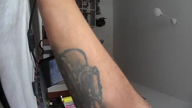 Snapshot of tctwo chatting on October 1, 2025, 12:00 pm tctwo online show from October 1, 2025, 12:00 pm