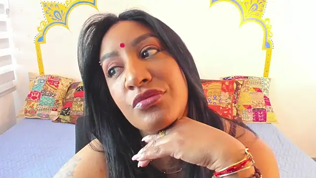 Snapshot of LadyNahir chatting on October 25, 2025, 8:36 pm LadyNahir online show from October 25, 2025, 8:36 pm