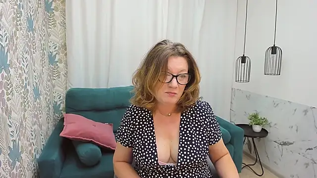 LeaPure online show from November 2, 2025, 5:10 am