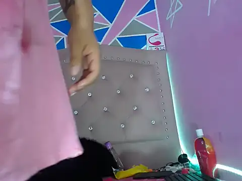 violetaass online show from January 5, 2025, 7:17 pm