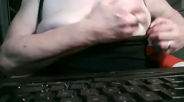 Snapshot of heidi60 chatting on February 14, 2025, 3:36 pm heidi60 online show from February 14, 2025, 3:36 pm