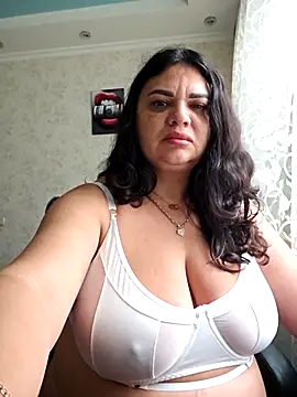 Snapshot of littleRikka chatting on November 3, 2025, 8:04 am littleRikka online show from November 3, 2025, 8:04 am