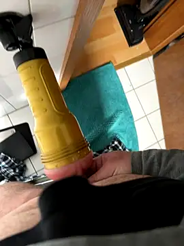 Snapshot of Bong_Geek-420 chatting on October 26, 2025, 12:00 pm Bong Geek-420 online show from October 26, 2025, 12:00 pm