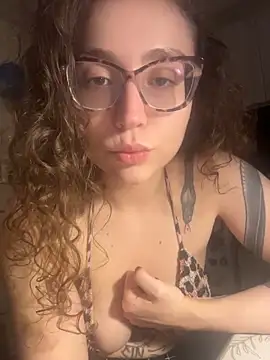 ladyturtle online show from April 17, 2026, 10:13 pm