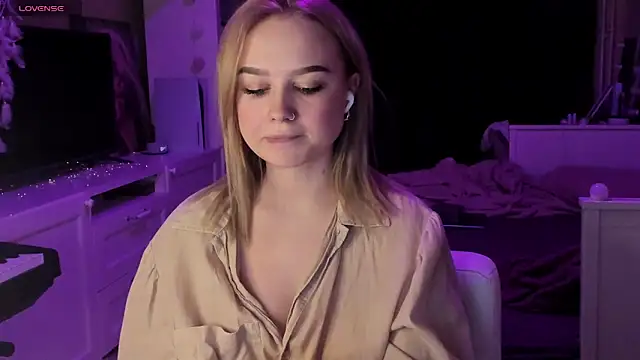 MaryDreaminess online show from February 6, 2025, 7:51 pm