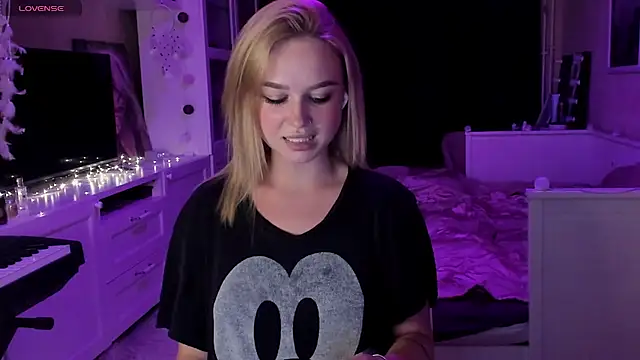 MaryDreaminess online show from March 6, 2025, 6:48 pm