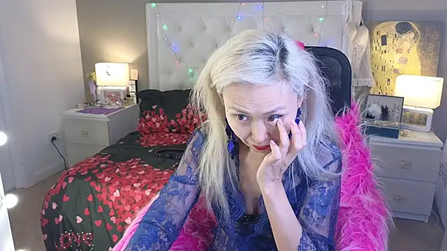 Snapshot of RoxalanaStar chatting on February 25, 2026, 11:14 pm RoxalanaStar online show from February 25, 2026, 11:14 pm