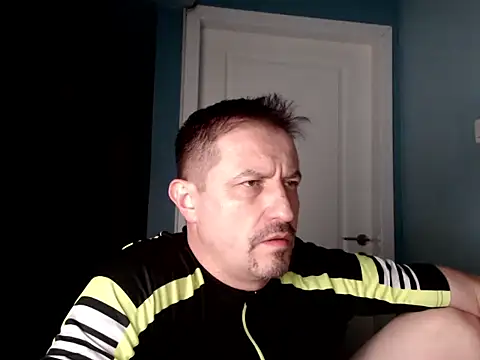 Snapshot of MisterFaithRO chatting on April 21, 2026, 9:39 pm MisterFaithRO online show from April 21, 2026, 9:39 pm