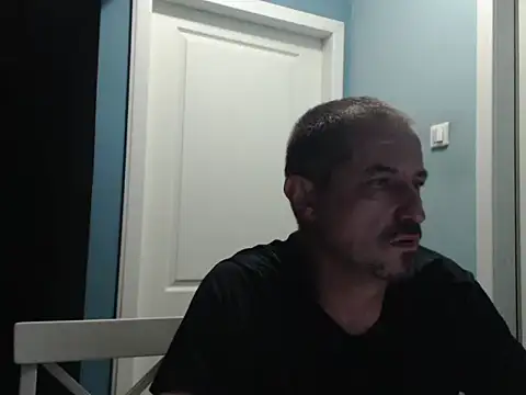 Snapshot of MisterFaithRO chatting on June 16, 2026, 12:35 am MisterFaithRO online show from June 16, 2026, 12:35 am