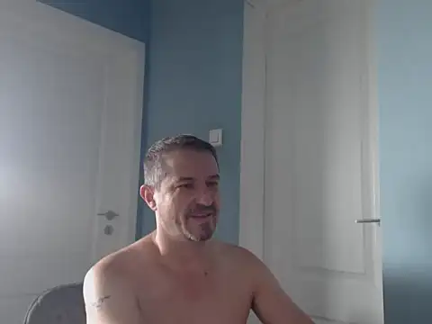Snapshot of MisterFaithRO chatting on August 4, 2026, 7:55 am MisterFaithRO online show from August 4, 2026, 7:55 am
