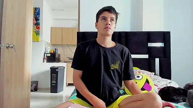 Dimitrixxx   online show from September 8, 2025, 4:17 pm