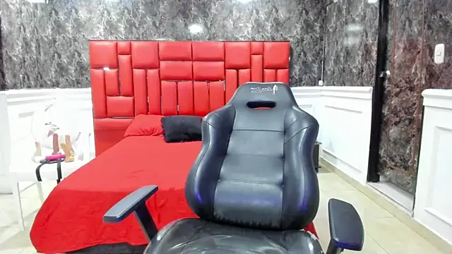 Imyourdirtymilf online show from November 4, 2025, 8:19 pm