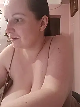 Snapshot of BustyLadyAlma chatting on December 21, 2025, 6:09 am BustyLadyAlma online show from December 21, 2025, 6:09 am