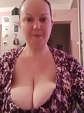 Snapshot of BustyLadyAlma chatting on February 23, 2026, 6:33 am BustyLadyAlma online show from February 23, 2026, 6:33 am