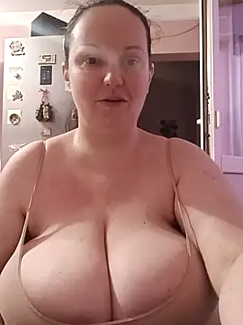 Snapshot of BustyLadyAlma chatting on February 26, 2026, 6:34 am BustyLadyAlma online show from February 26, 2026, 6:34 am