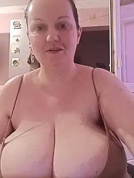 Snapshot of BustyLadyAlma chatting on March 1, 2026, 6:37 am BustyLadyAlma online show from March 1, 2026, 6:37 am