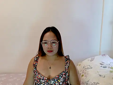 Snapshot of BURBERRY69 chatting on May 8, 2026, 6:52 am BURBERRY69 online show from May 8, 2026, 6:52 am
