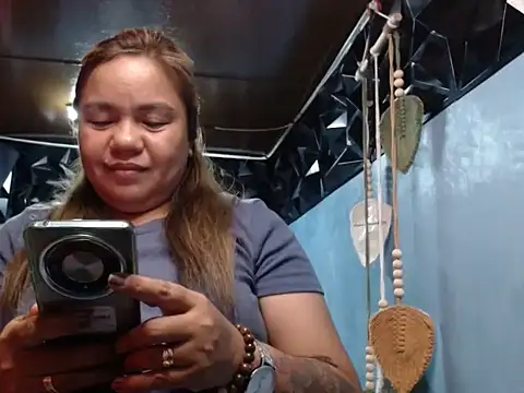 ambersmile online show from November 25, 2025, 8:58 am