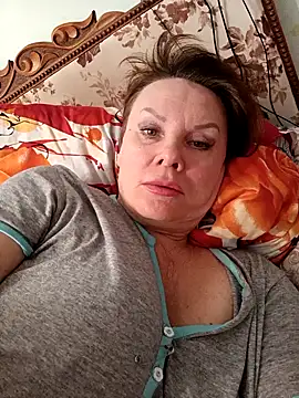 Snapshot of _lady_red_ chatting on January 7, 2025, 8:42 pm lady red online show from January 7, 2025, 8:42 pm