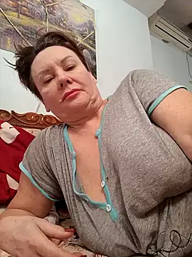 Snapshot of _lady_red_ chatting on February 4, 2025, 3:22 am lady red online show from February 4, 2025, 3:22 am