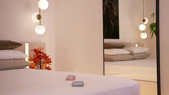 Snapshot of DoviaClaire chatting on November 17, 2025, 7:47 am DoviaClaire online show from November 17, 2025, 7:47 am