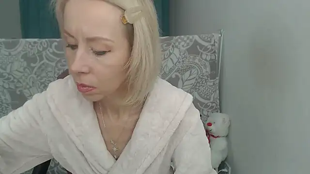 Snapshot of LuxuryNika chatting on November 23, 2025, 4:51 pm LuxuryNika online show from November 23, 2025, 4:51 pm