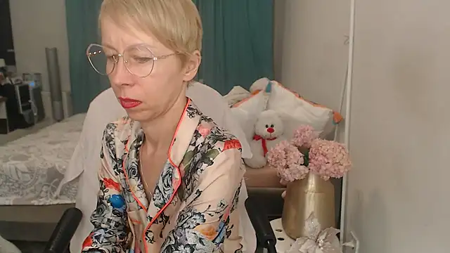 LuxuryNika online show from June 30, 2026, 6:53 pm