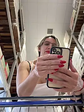 Gatitacarlita online show from December 28, 2024, 6:29 pm