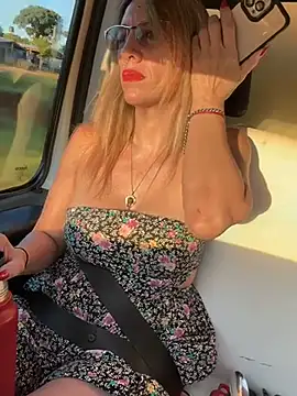 Gatitacarlita online show from January 2, 2025, 10:11 pm