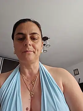 Snapshot of IsabelleCraft chatting on June 27, 2026, 10:42 am IsabelleCraft online show from June 27, 2026, 10:42 am