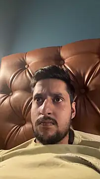 dhruv9413 online show from November 25, 2025, 5:24 pm