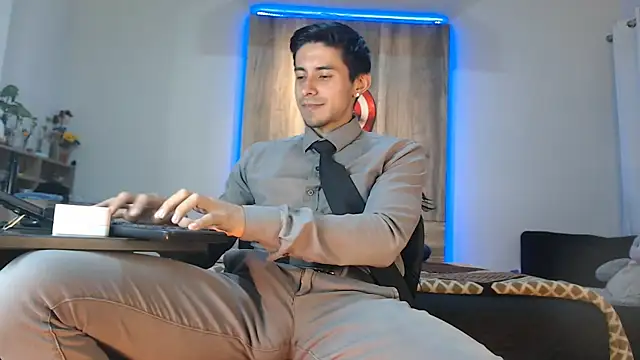 Andrew 4  online show from September 23, 2025, 2:14 am