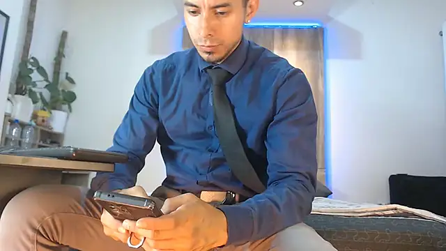 Andrew 4  online show from February 8, 2026, 6:39 am