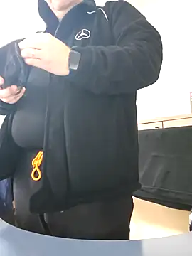 Snapshot of Andrew1900529 chatting on December 19, 2024, 7:51 am Andrew1900529 online show from December 19, 2024, 7:51 am