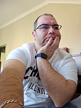 Snapshot of Andrew1900529 chatting on March 4, 2025, 8:24 am Andrew1900529 online show from March 4, 2025, 8:24 am