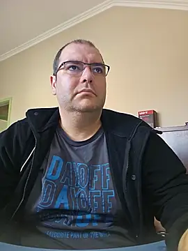 Snapshot of Andrew1900529 chatting on March 18, 2025, 10:03 am Andrew1900529 online show from March 18, 2025, 10:03 am