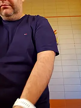 Andrew1900529 online show from November 7, 2025, 9:09 am