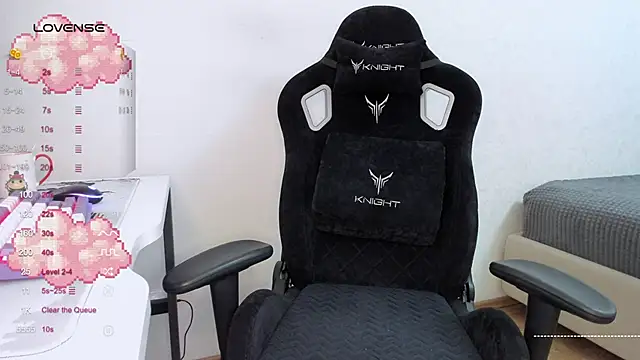 SkyqueenI online show from March 14, 2025, 9:46 am