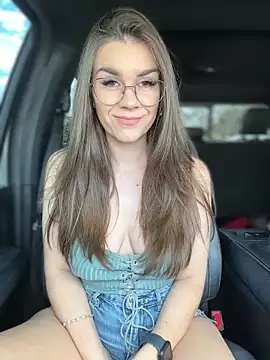 MaggyMayI online show from February 15, 2026, 6:04 pm