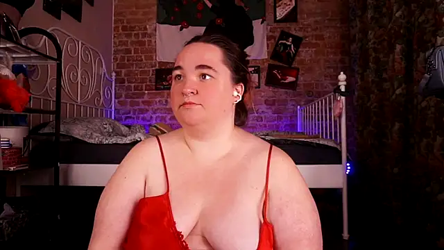 Snapshot of Evelively chatting on October 10, 2025, 5:34 pm Evelively online show from October 10, 2025, 5:34 pm