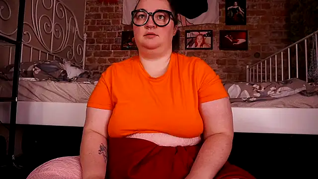 Snapshot of Evelively chatting on November 1, 2025, 3:41 am Evelively online show from November 1, 2025, 3:41 am